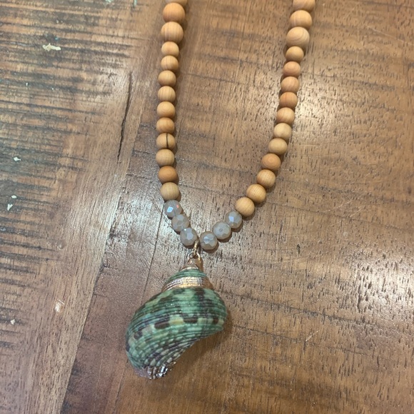 🌾 Artisan Shell Pendant Necklace - Picture 7 of 9